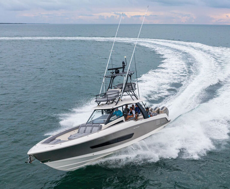 Boston Whaler Unveils 420 Outrage Anniversary Edition - Lakeland Boating