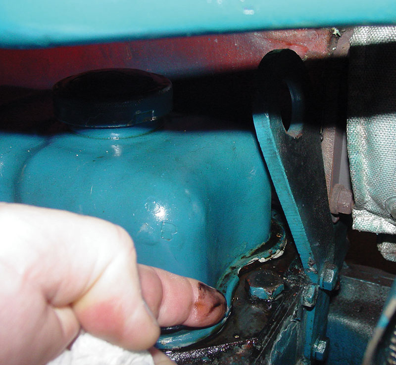 Valve cover oil leak