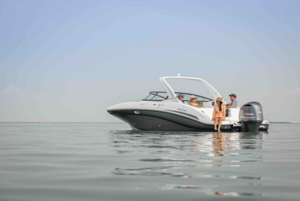 Hurricane SunDeck 2690