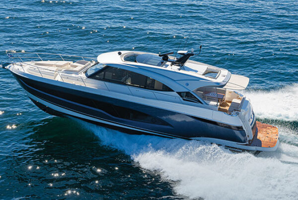 Riviera 5600 Sport Yacht