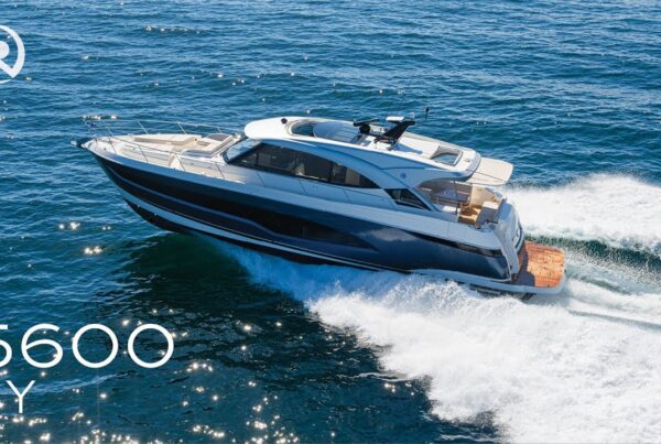 Riviera 5600 Sport Yacht