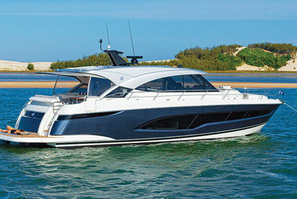 Riviera 5600 Sport Yacht