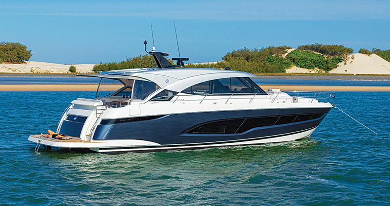 Riviera 5600 Sport Yacht